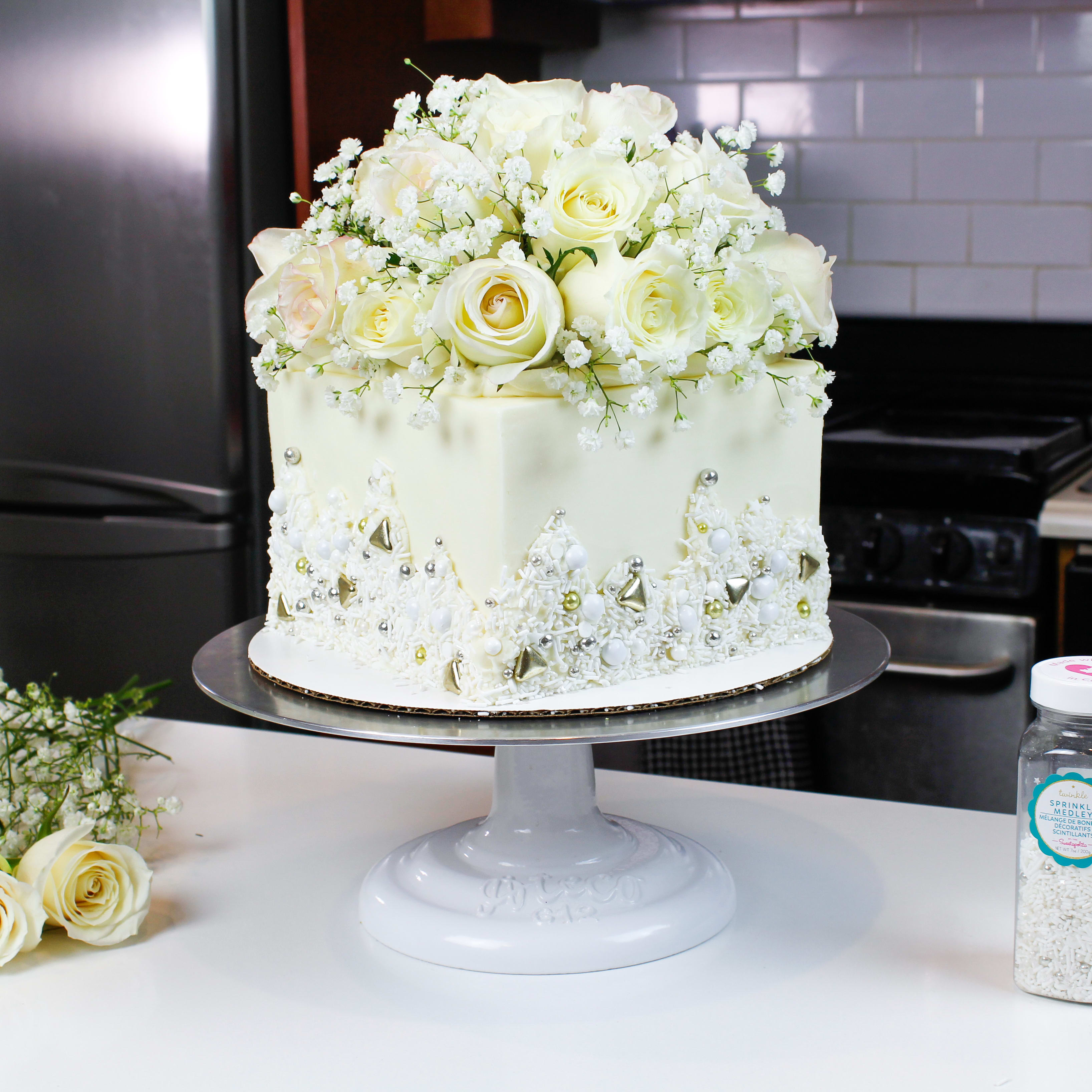 What to Know About Putting Flowers on Your Cakes