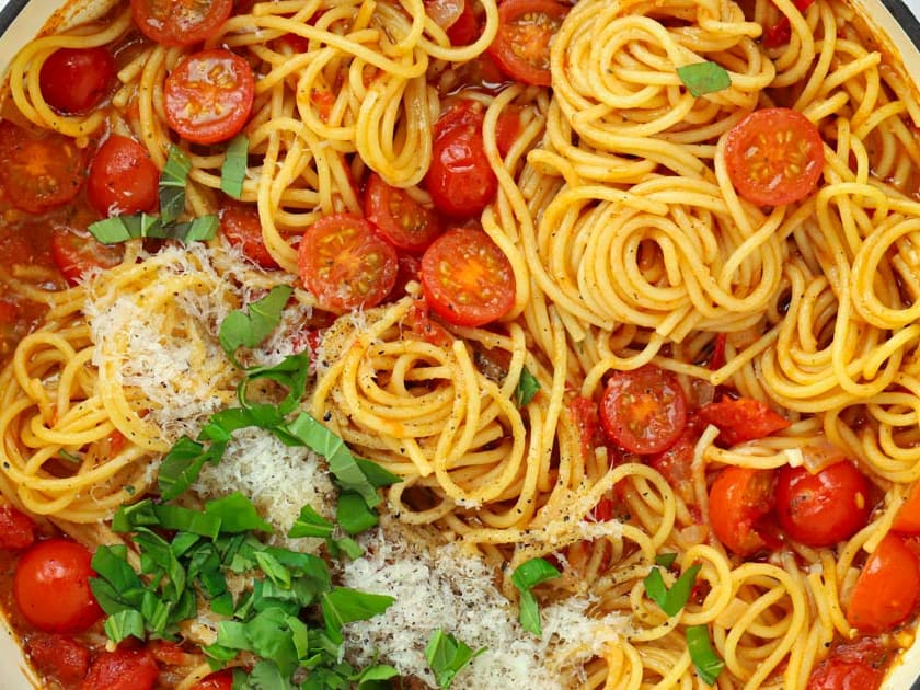 Tomato Pasta {Easiest Ever ONE Pan Recipe}