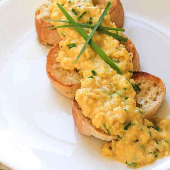 Classic Scrambled Egg With Toast (A Nutritious Breakfast Recipe)