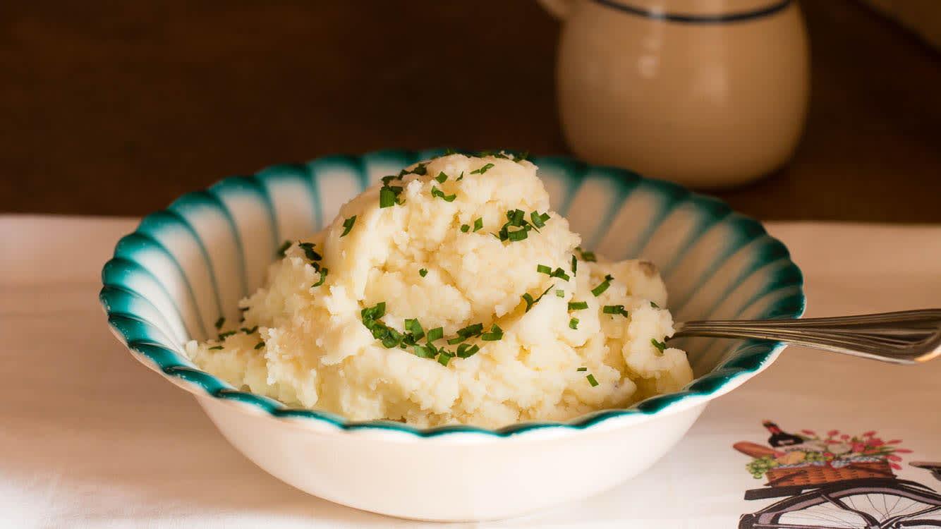 How does a hotsell potato ricer work