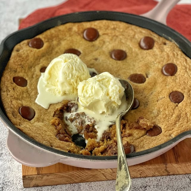 One Pan Skillet Chocolate Chip Cookie — Let's Dish Recipes