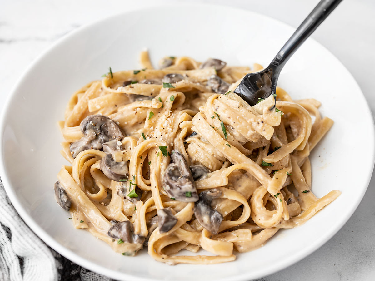 One Pot Beef and Mushroom Stroganoff - Budget Bytes