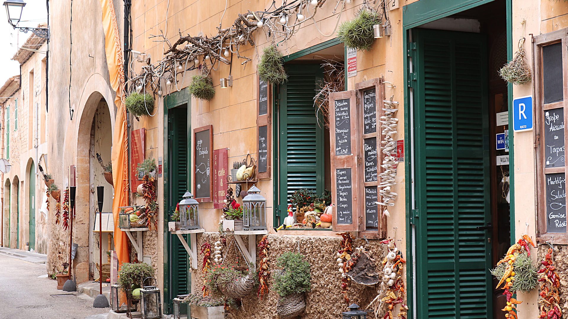 The Italian Town that Welcomes Spring with Live Snakes - Atlas Obscura