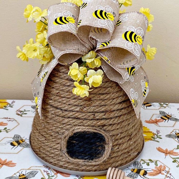 Bee Wreath and Skep Bee-autiful DIY Inspiration, Party Decorations