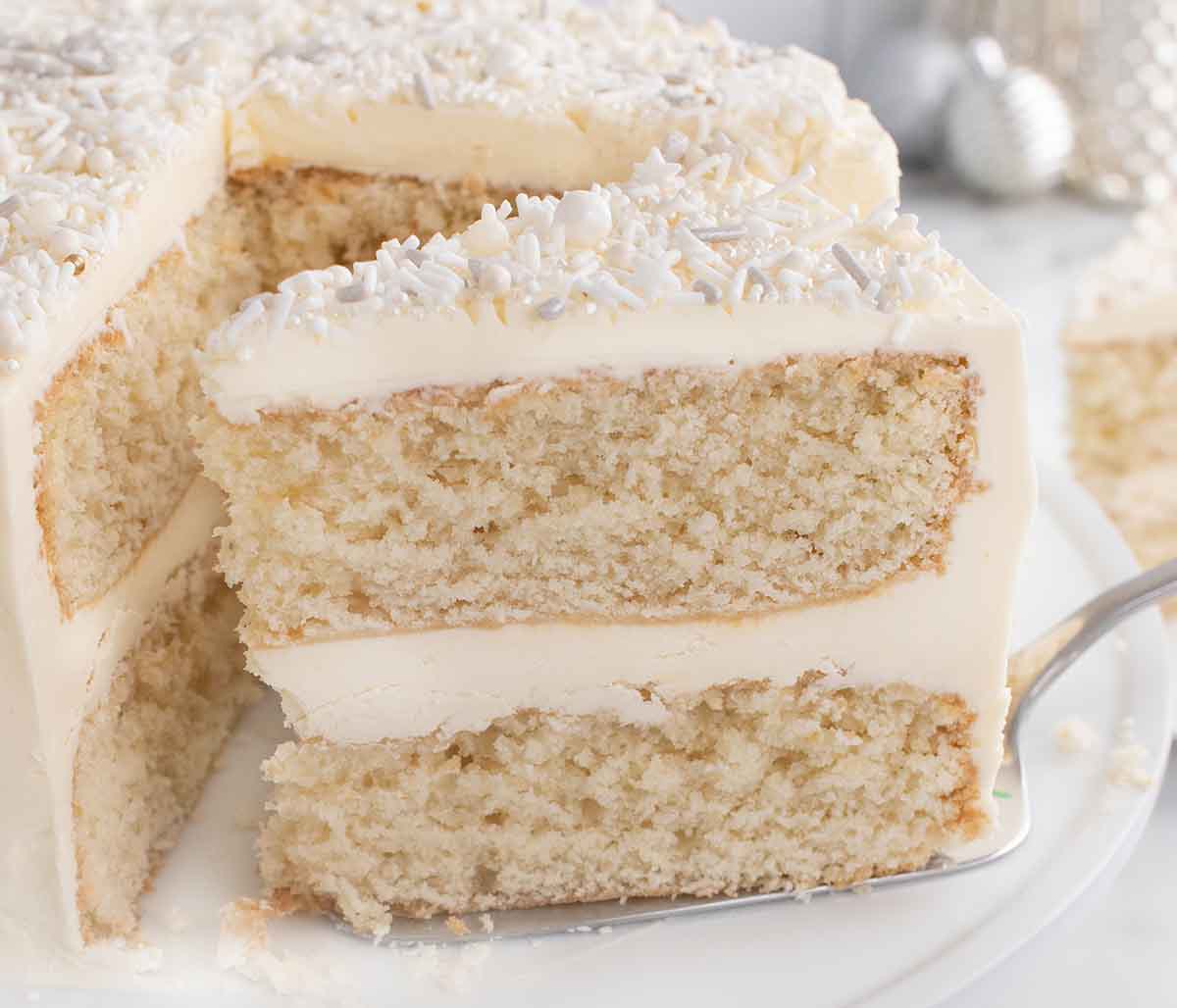 40 Wintery Wedding Cakes for a Snow Bride | CafeMom.com