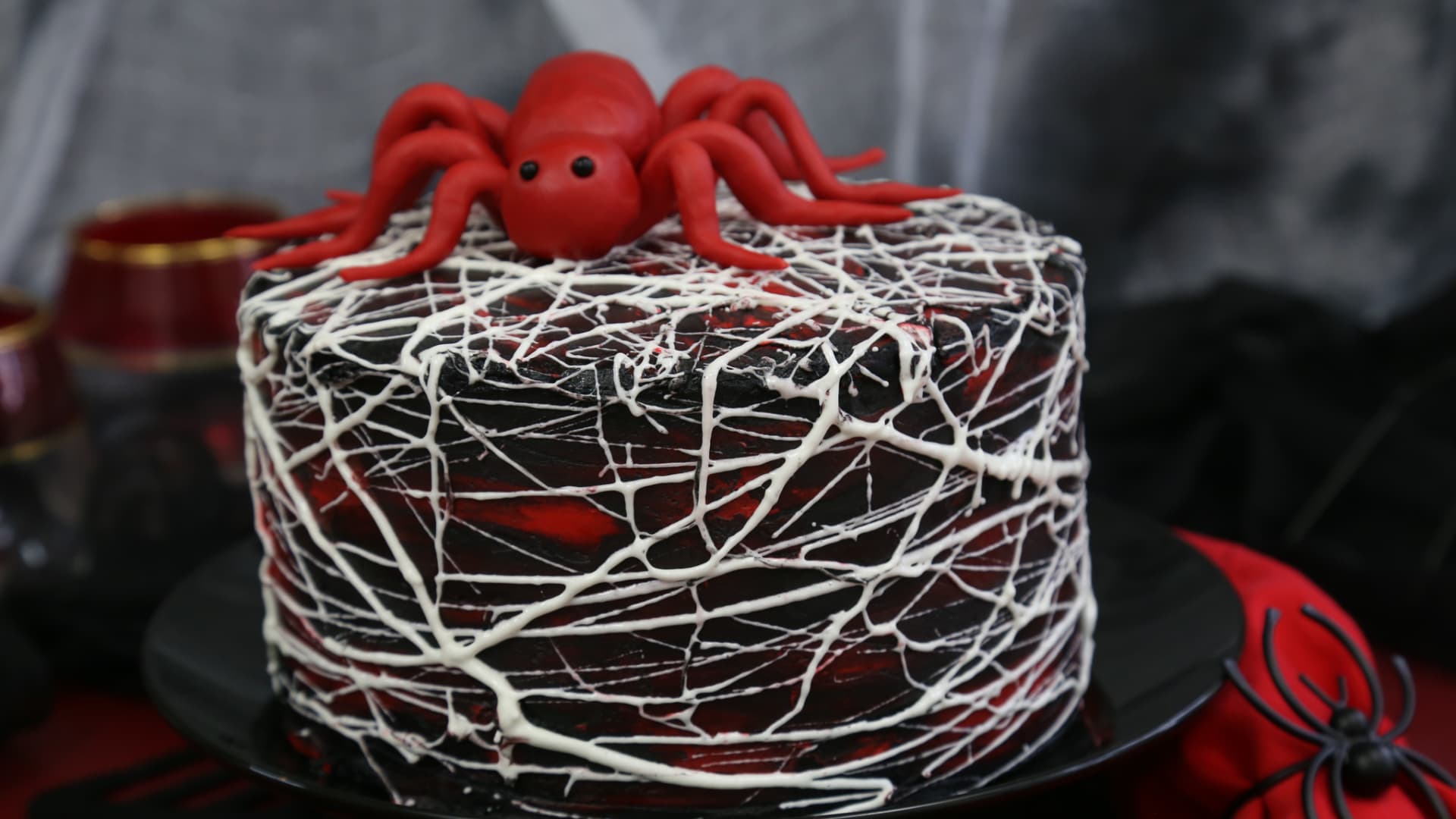 Red Velvet Marshmallow Spiderweb Cake - SugarHero