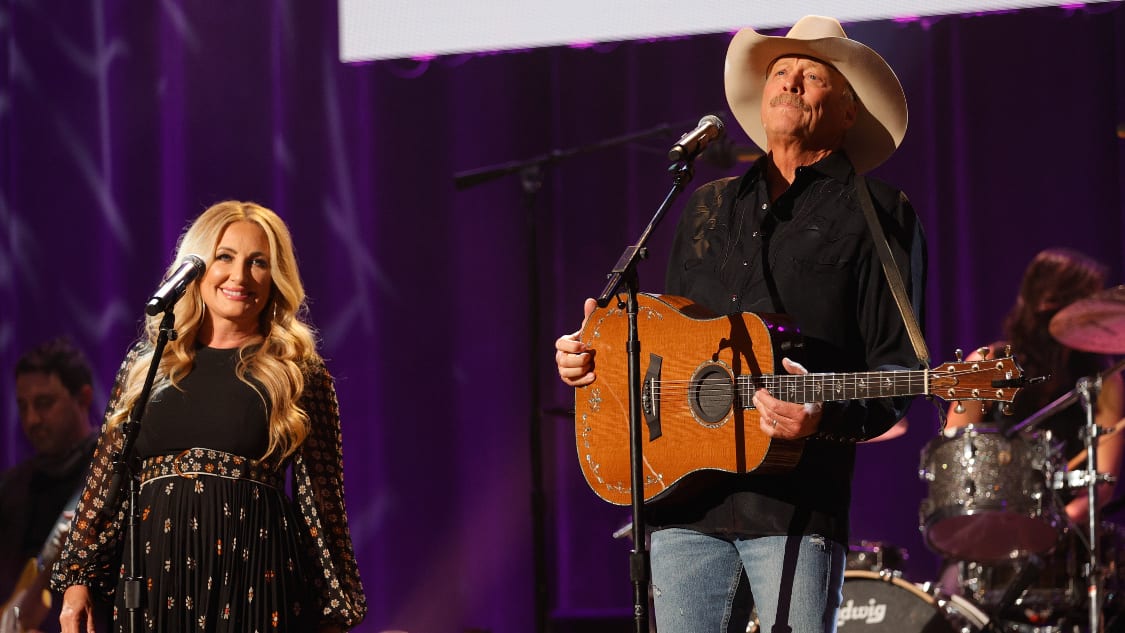WATCH: Lee Ann Womack & Alan Jackson Perform George Strait & Jackson's "Murder On Music Row" Duet During 'ACM Honors' - Music Mayhem Magazine