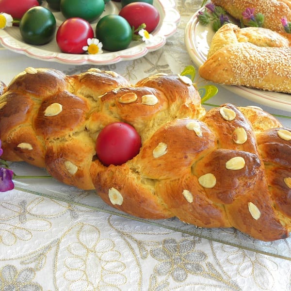 Tsourekia with lemon marmalade filling - Kopiaste..to Greek