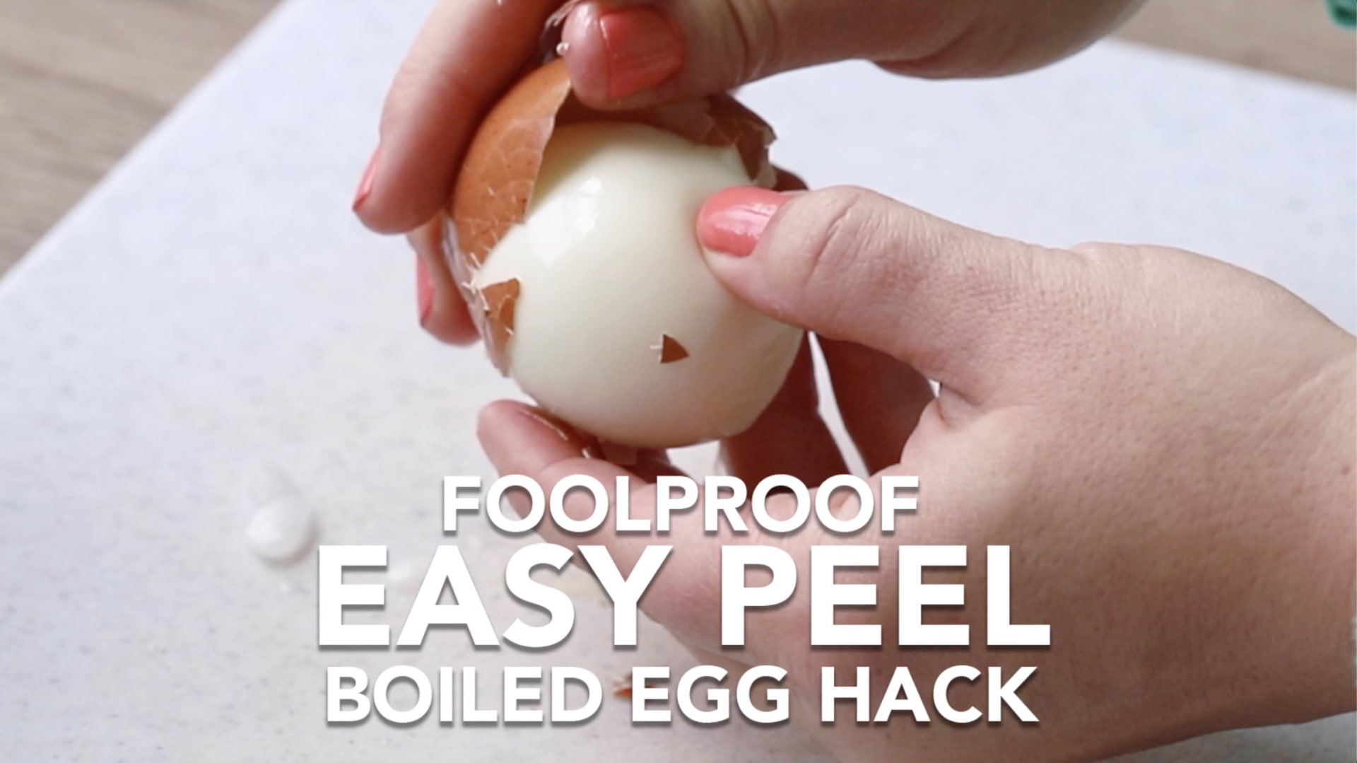 How to Quickly Peel a Boiled Egg in 3 seconds - Tips and tricks - DIY 