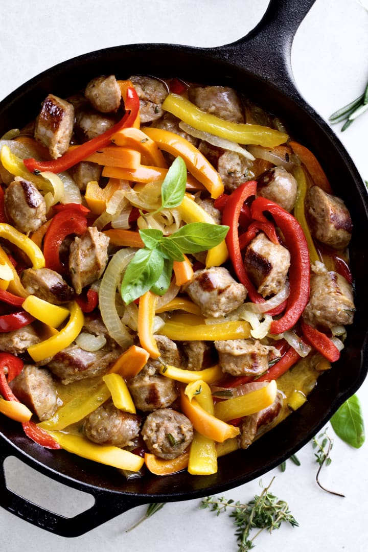 Easy Cast-Iron Sausage and Peppers Tailgating Recipe — Ooni Europe