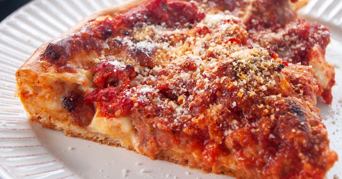The Pizza Real Chicagoans Pick Over Deep-Dish Every Time