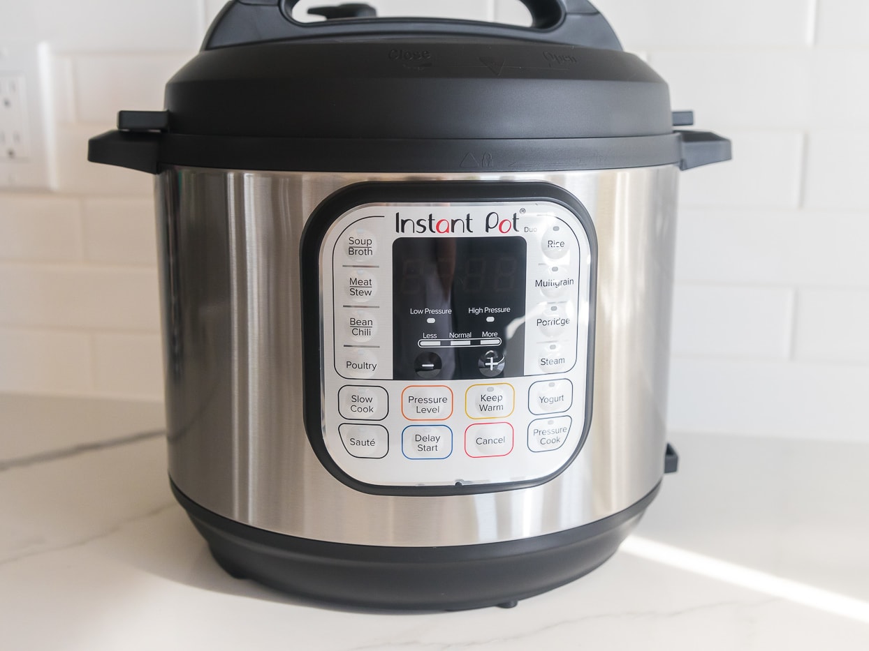 Instant Pot Duo 6 Qt Electric Pressure Cooker 7-in-1 with Easy-Release  Steam Switch, Slow Cooker, Rice Cooker, Steamer and More 