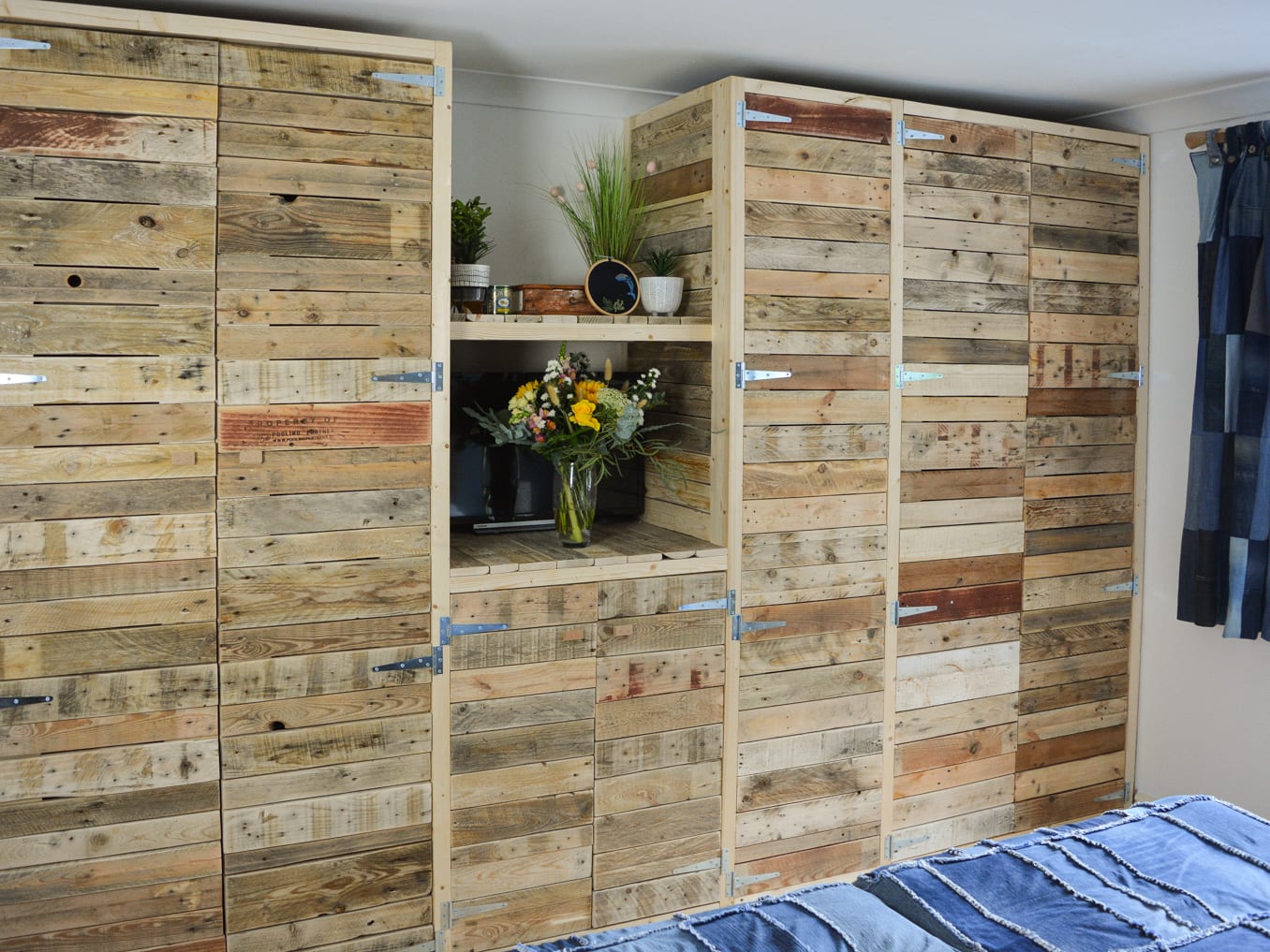 How to make a platform bed from pallets | My Thrifty Life by Cassie Fairy |  Inspiration for living a lovely life on a budget