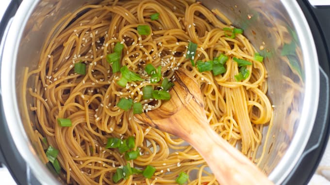 Garlic Instant Pot Noodles