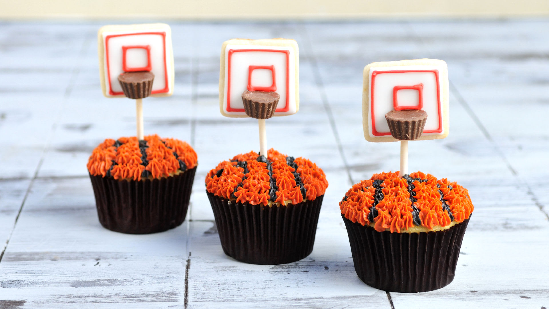 How to Make Basketball Hoop Cupcakes - Haniela's | Recipes, Cookie & Cake  Decorating Tutorials