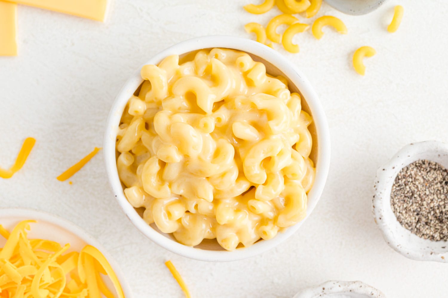 Delicious & Creamy Microwave Mac & Cheese in 5 Minutes! - Bake It