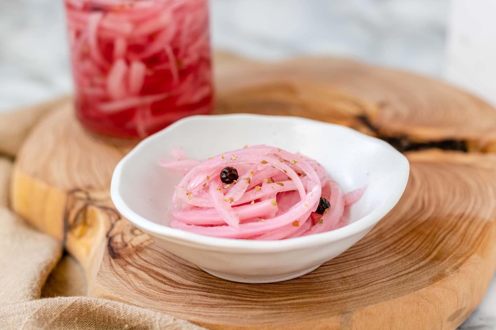 Pickled red onion ⋆ MeCooks Blog