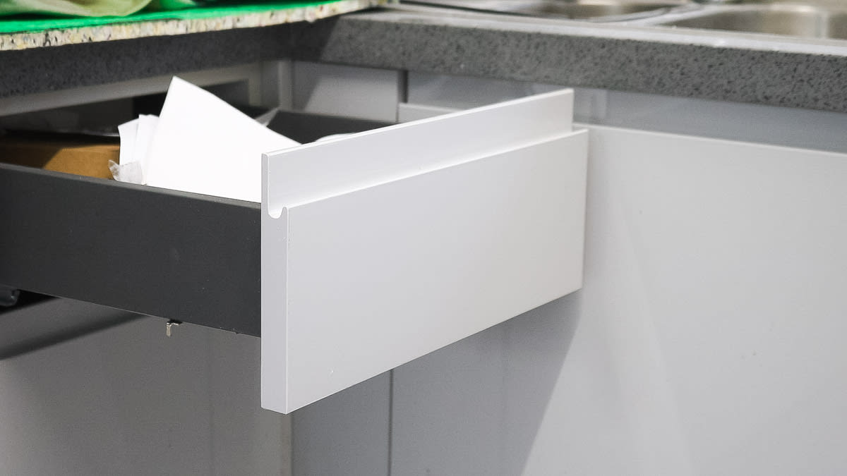 APPLYING MELAMINE EDGING TAPE ON CABINETS