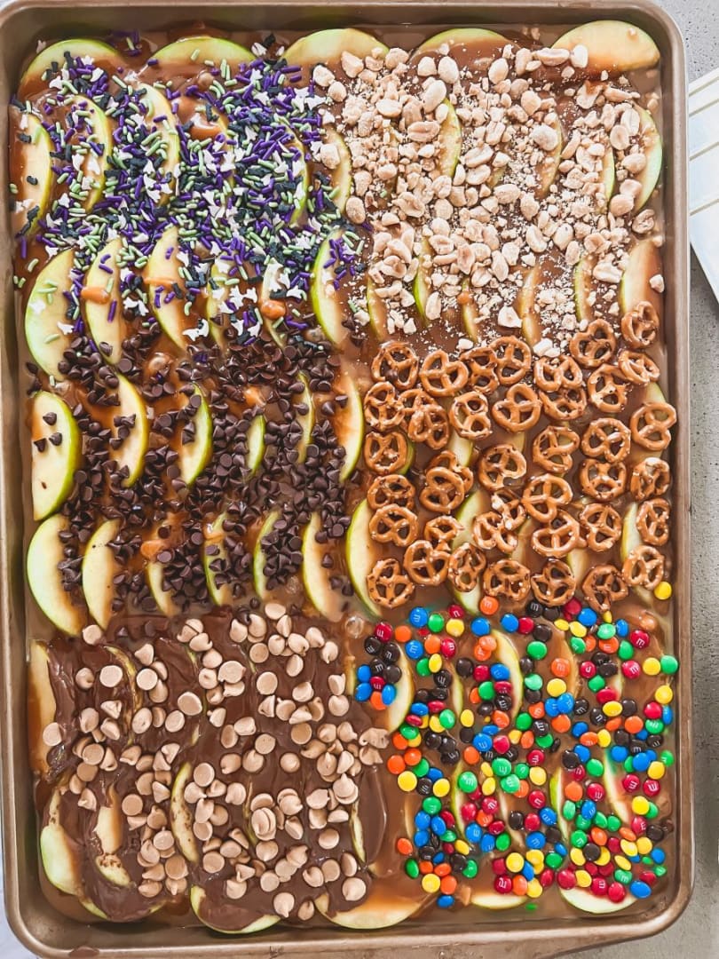 Easy Sheet Pan Caramel Apples (Slices) - Wellness by Kay