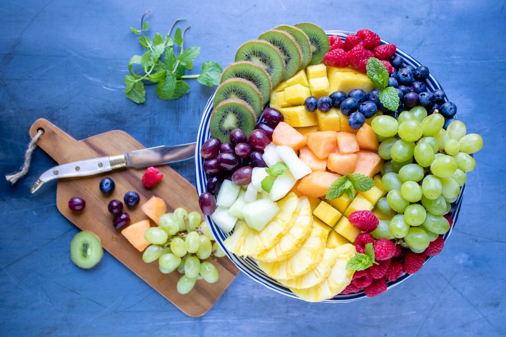 How to Make A Fruit Platter (Fruit Tray) - Veggie Desserts