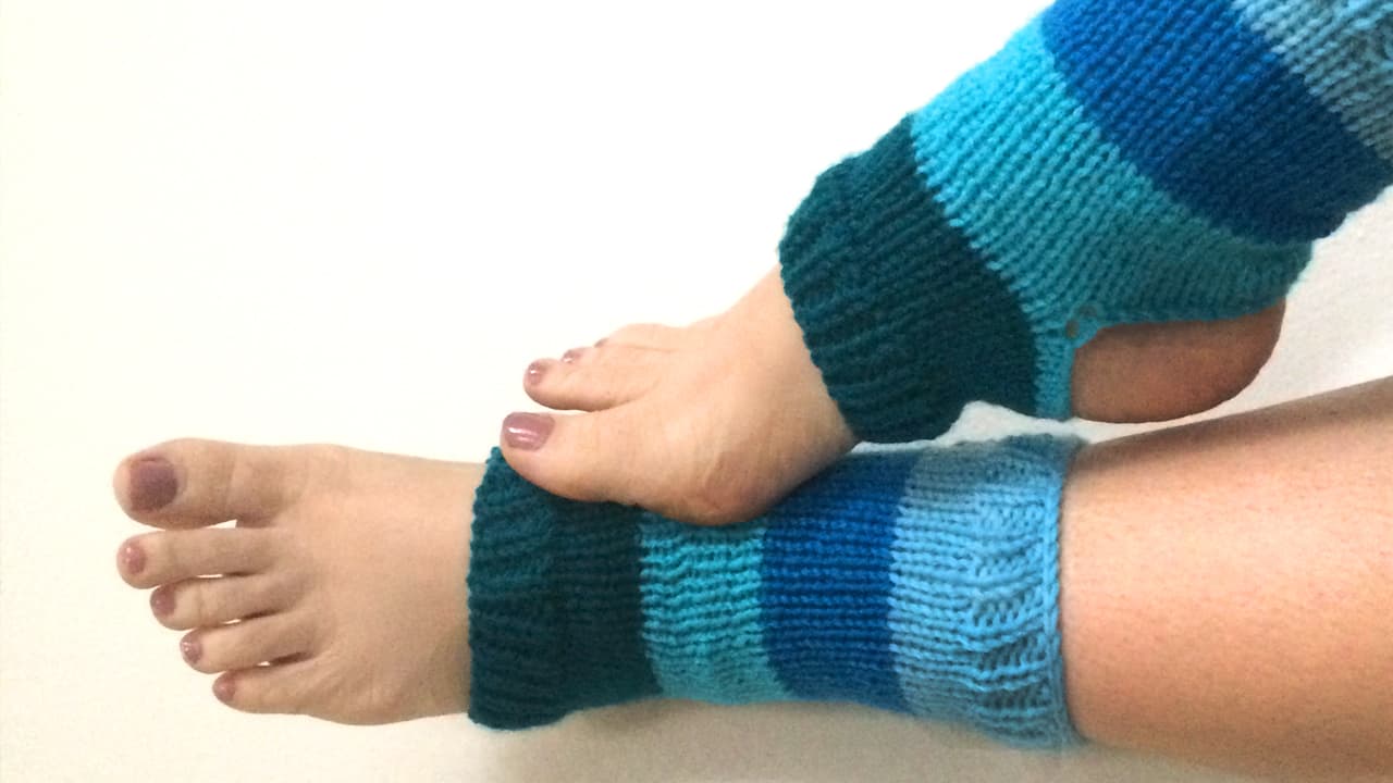 Get a Grip Yoga Sock / DROPS 117-27 - Free knitting patterns by
