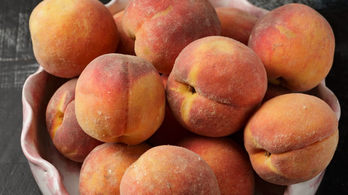 How to Ripen Peaches Perfectly