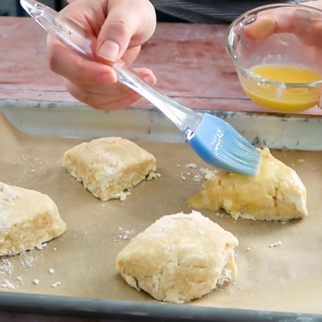 Here's What A Good Pastry Brush Should Be Made Of