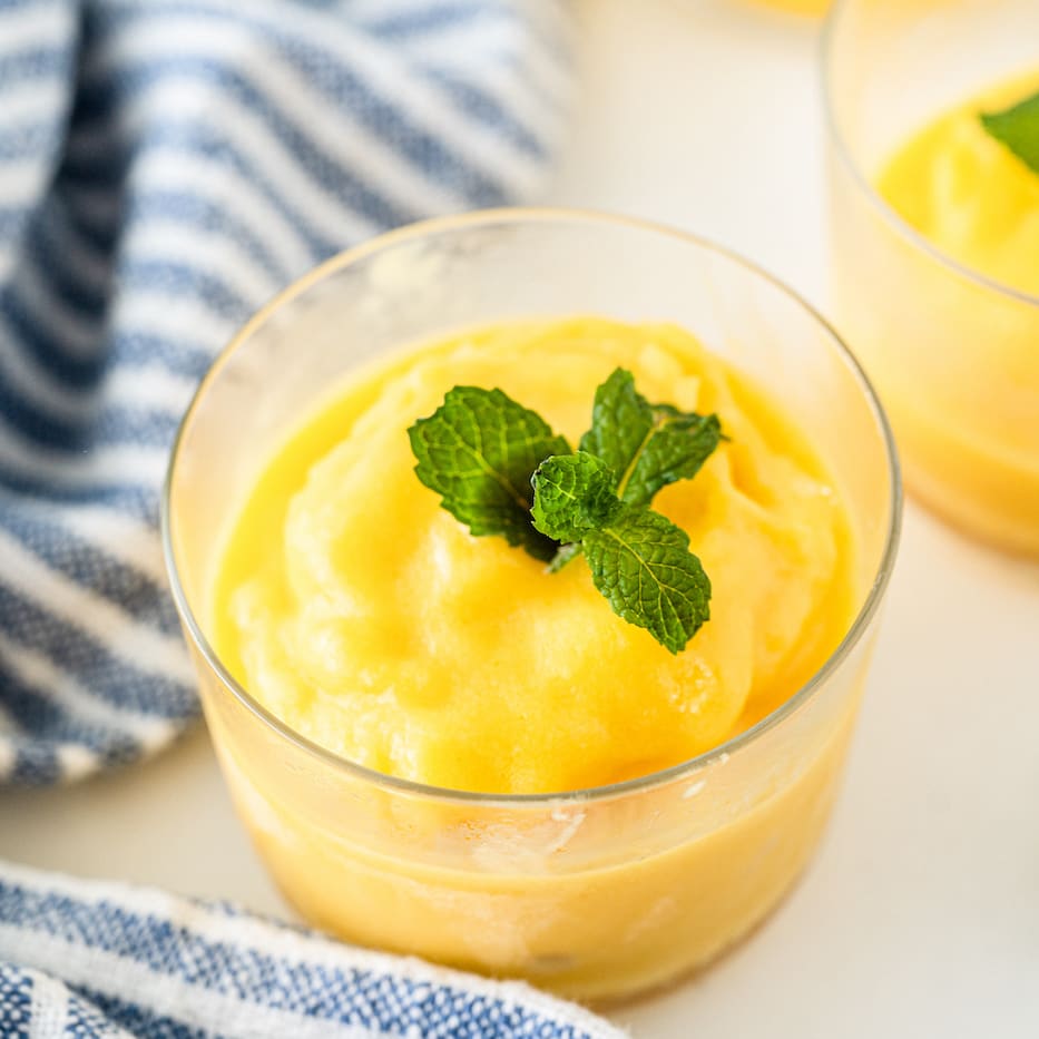For nylig Senatet Roux Vitamix Mango Sorbet | Vegan & Dairy-Free - Clean Eating Kitchen