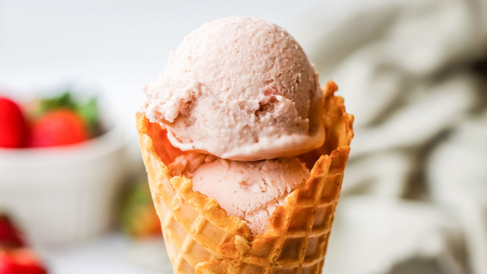 Strawberry Ice Cream - JoyFoodSunshine