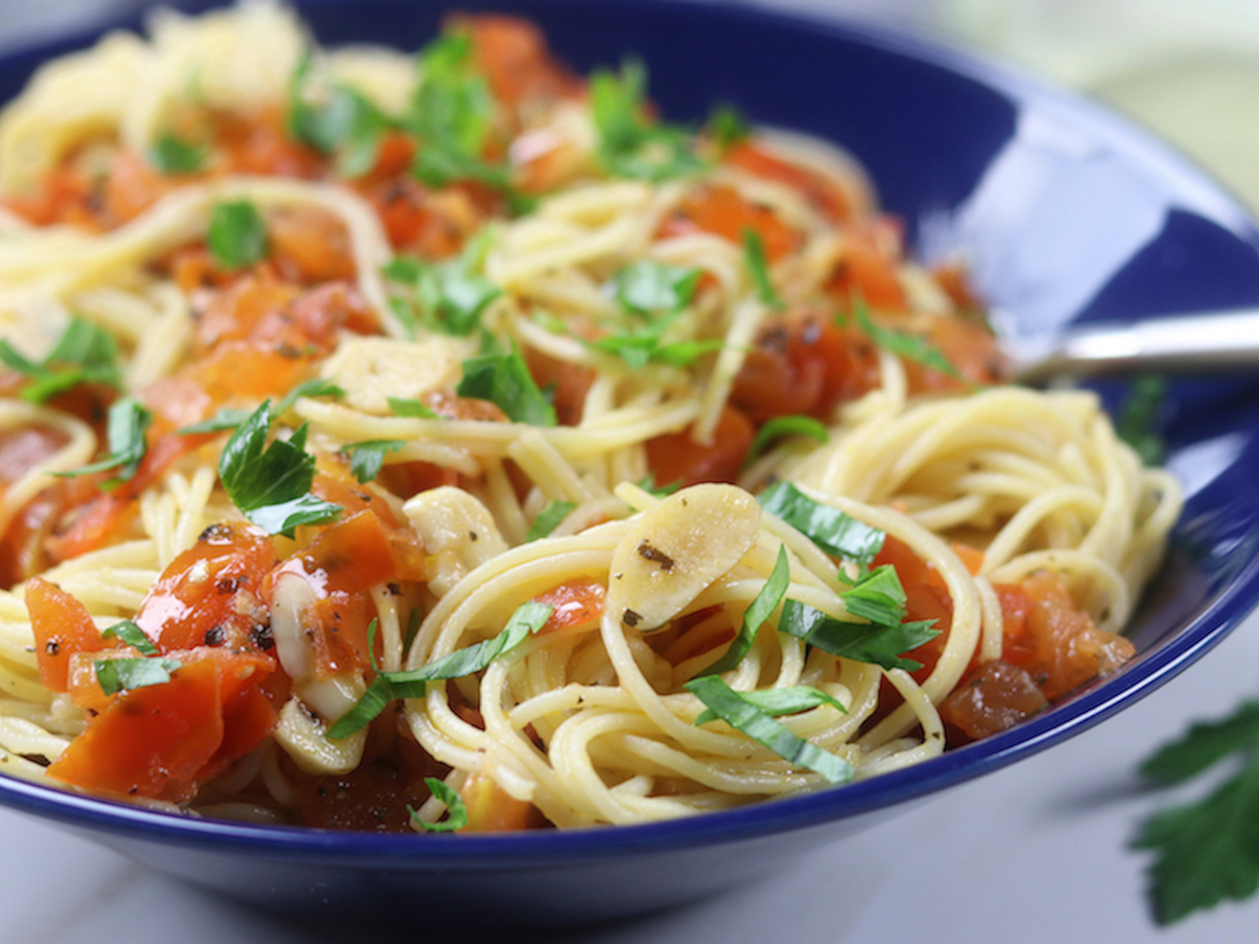 20 Minute Tomato and Basil Angel Hair Pasta Recipe [+ Video] - Oh Sweet  Basil