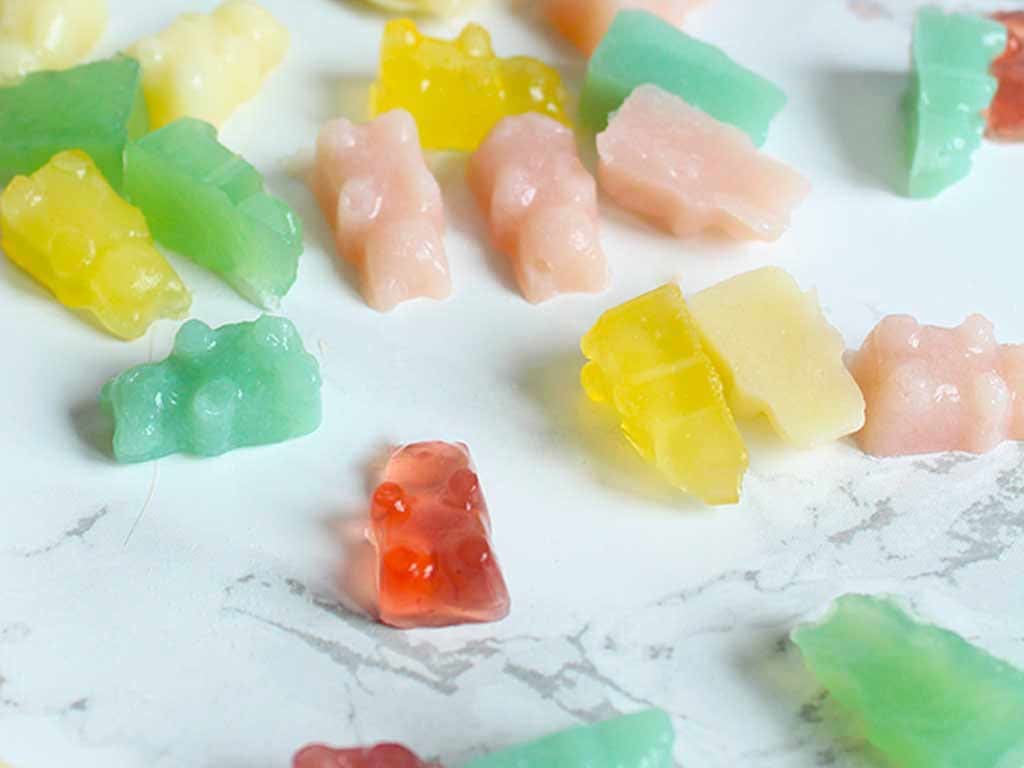 Vegan Gummy Bears (No Gelatin Gummies Recipe) - Elavegan