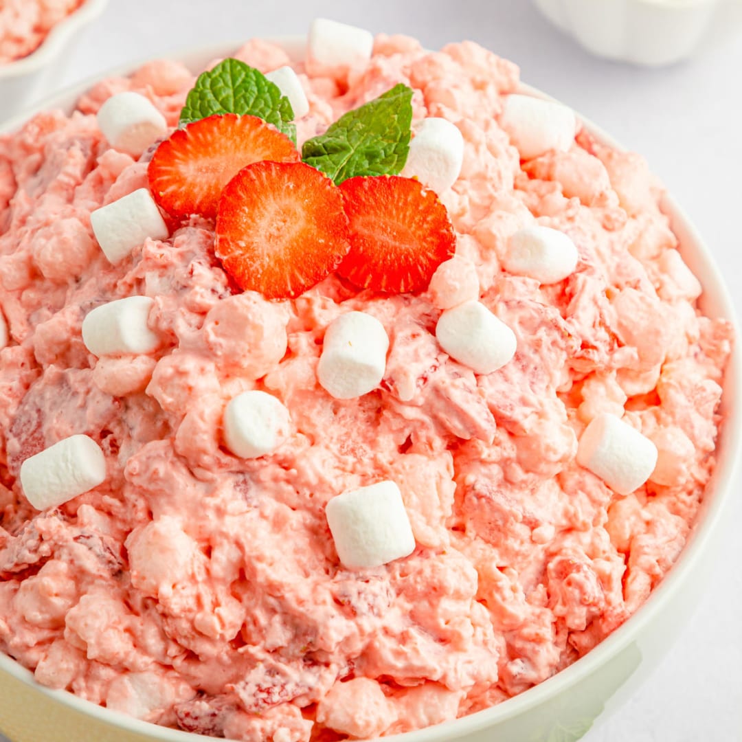 Marshmallow Fluff Comes In A Pink, Strawberry-Flavored Spread