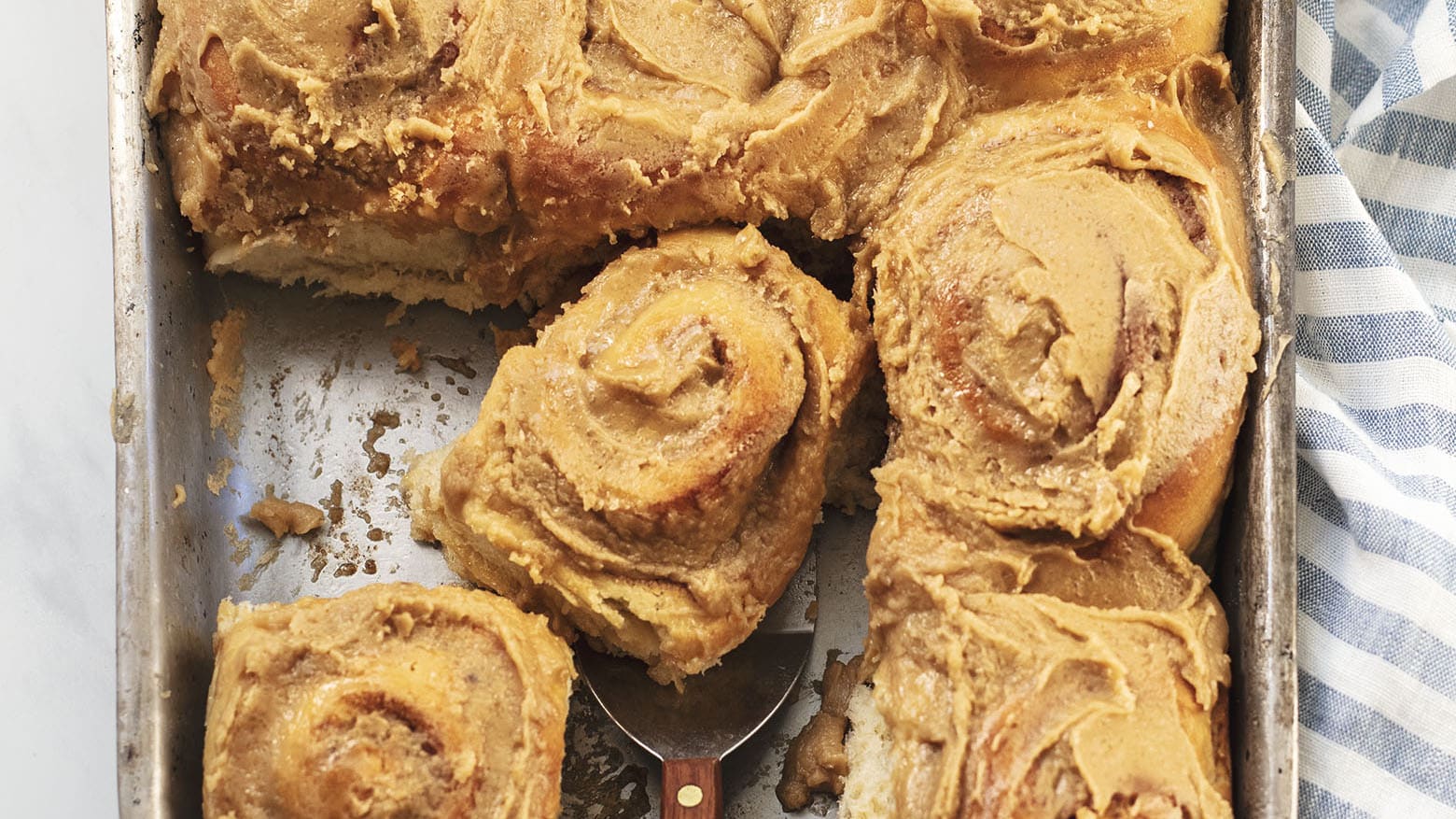 Super Soft Cinnamon Rolls with Brown Sugar Frosting - Creme De La