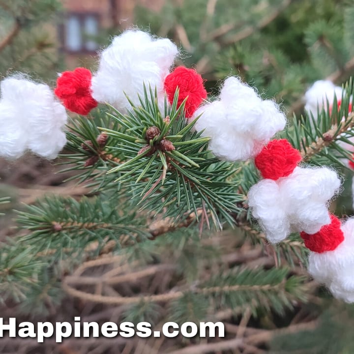 Crochet Christmas Popcorn Garland Free Pattern - Crafting Happiness