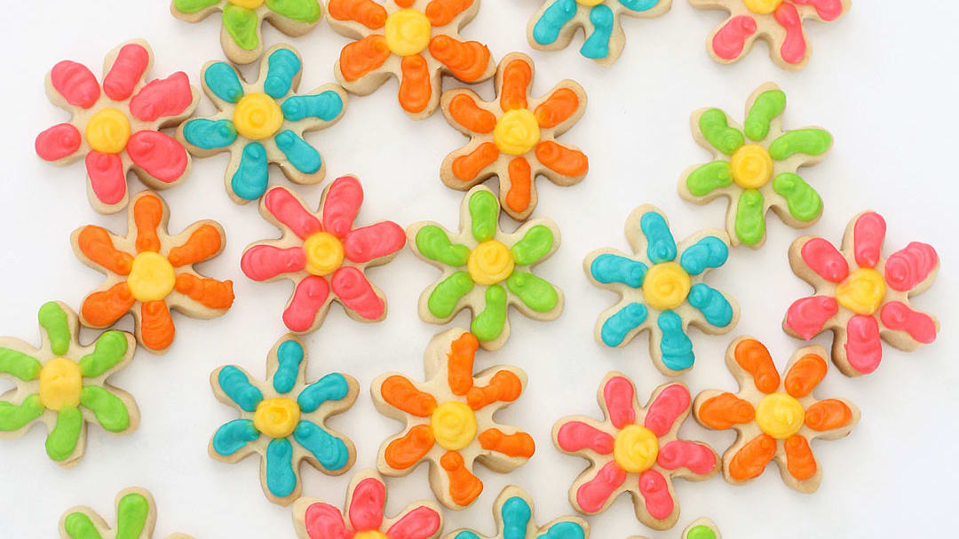 PAINTED FLOWER COOKIES -- Beautiful, easy decorated cookies.