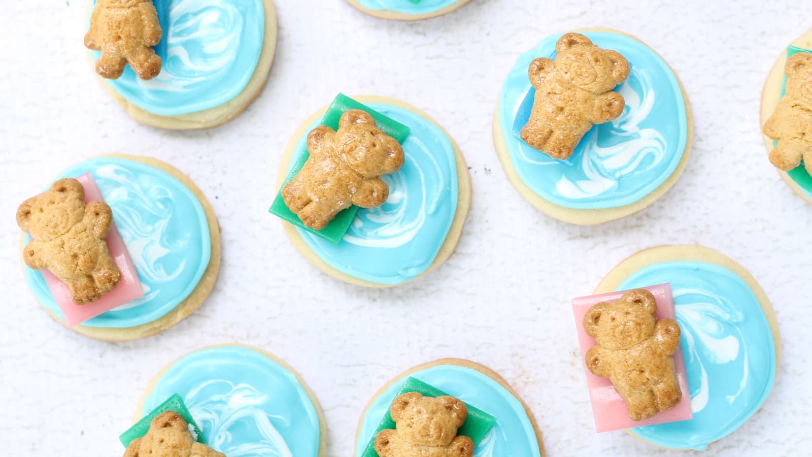 Pool party cookies: Swimming Teddy Grahams, a fun summer