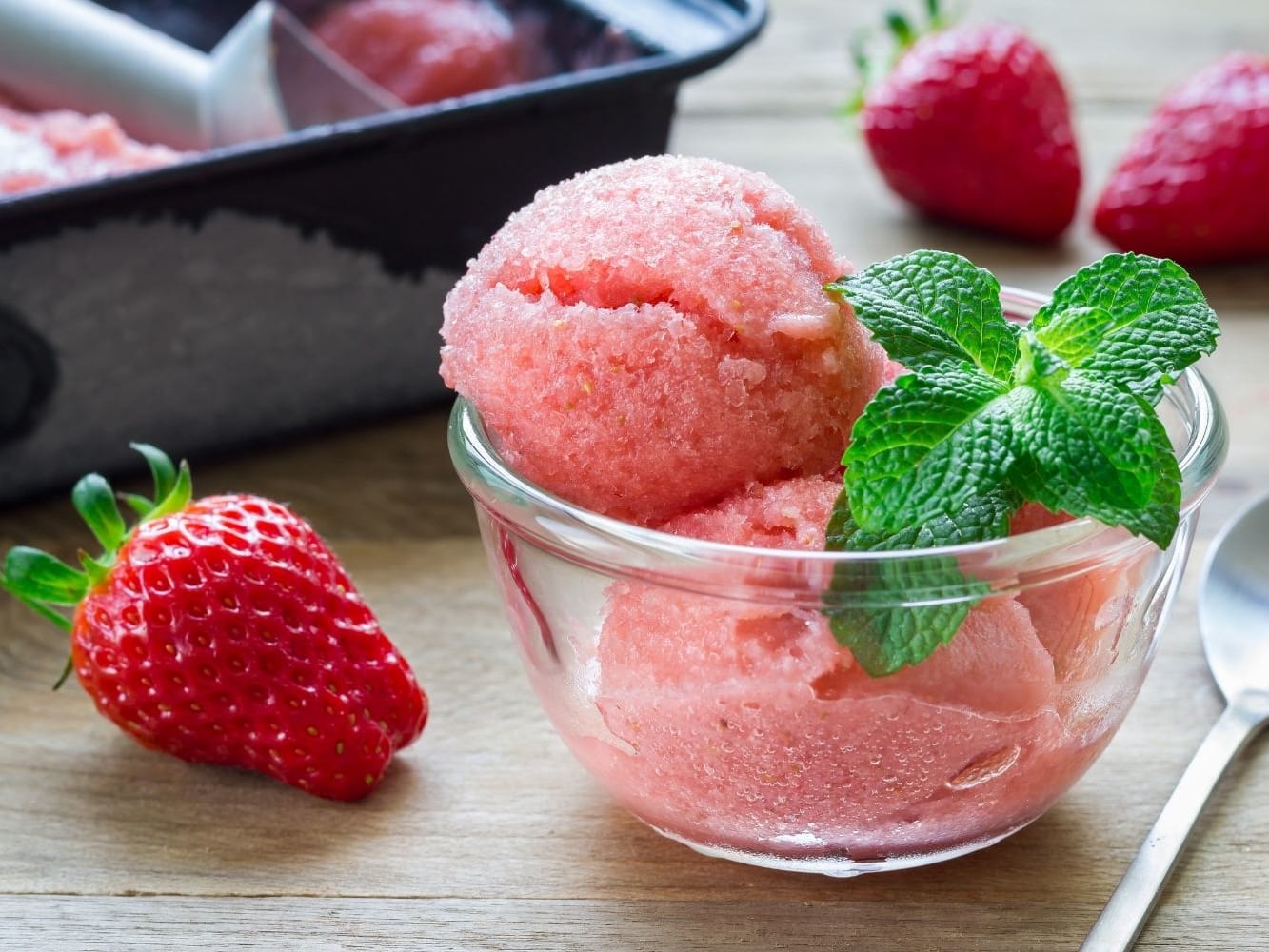 Fruity raspberry sorbet recipe - make ice cream yourself