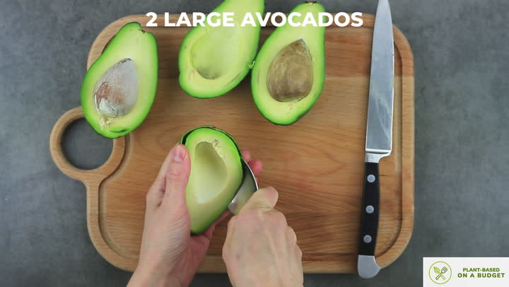 Easy Guacamole Recipe - Plant-Based on a Budget