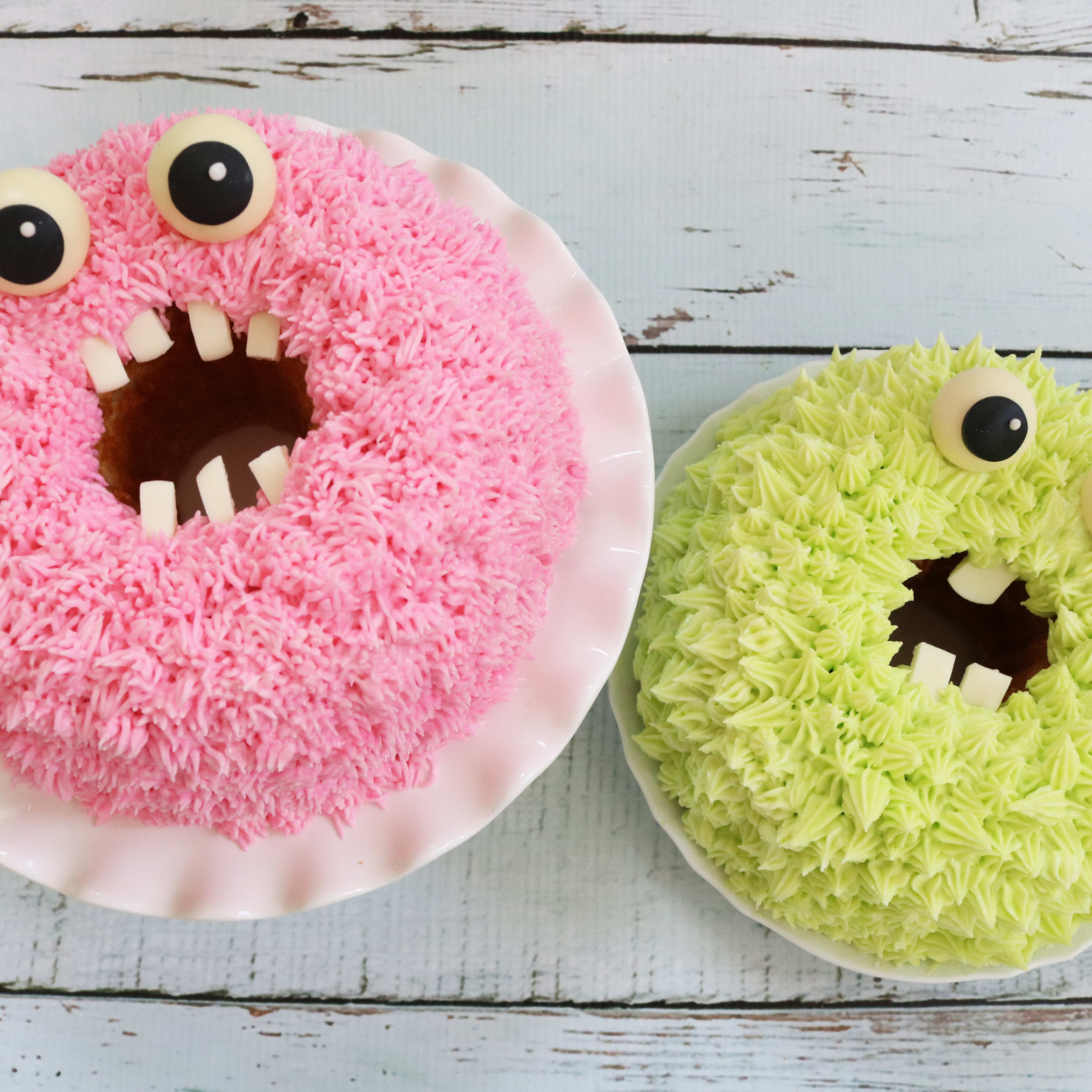 Monster Bundt Cakes- A Free Cake Tutorial! - My Cake School