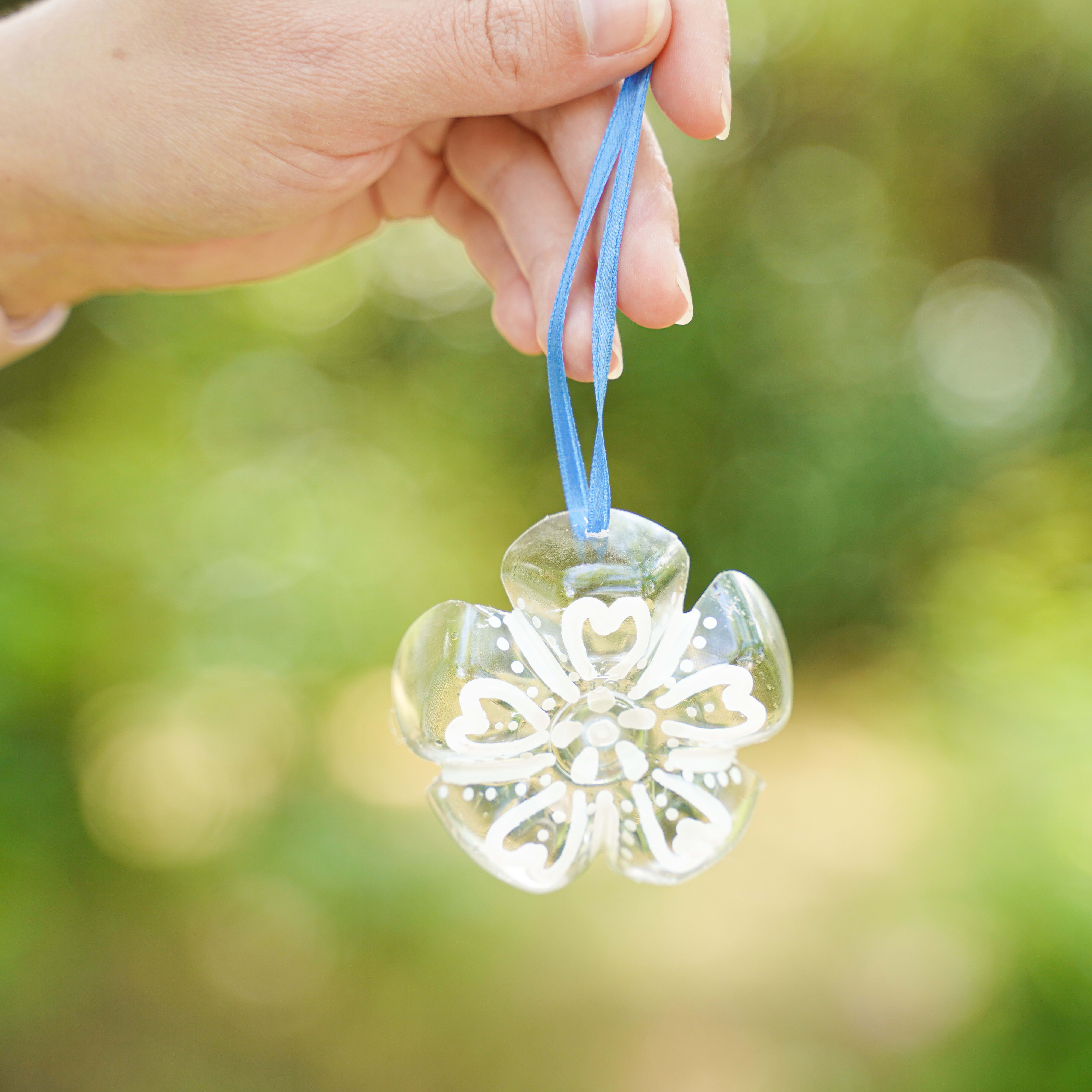 How to DIY Snowflake Ornaments from Plastic Bottles