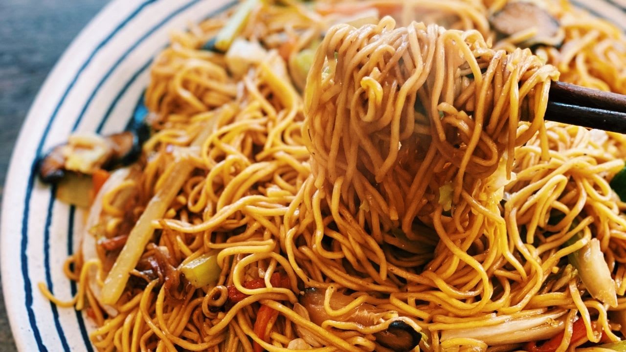 Chicken Chow Mein (SO EASY!) - Tiffy Cooks
