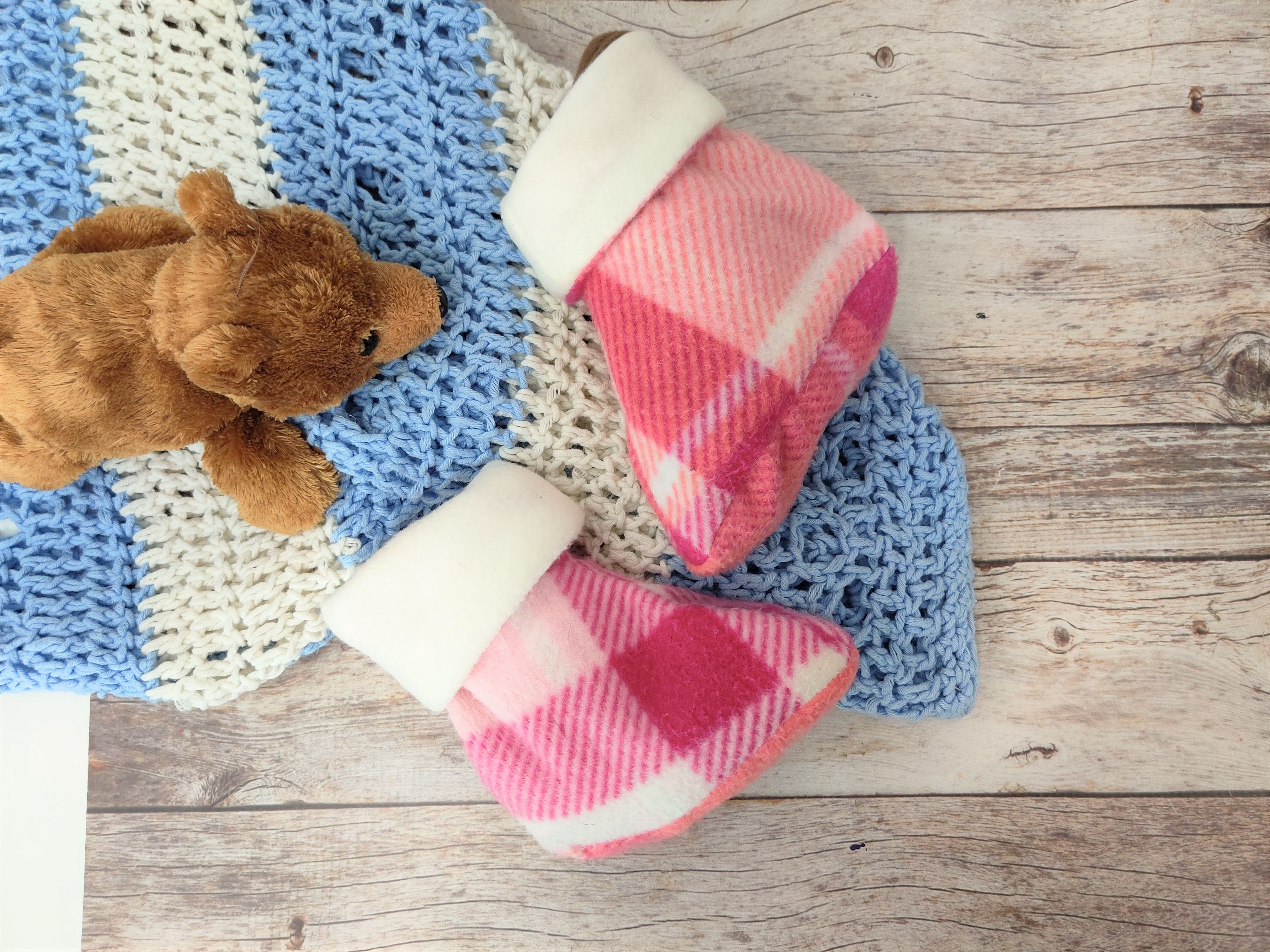 Fleece Toddler Slippers FREE sewing pattern (3 sizes) - Sew Modern Kids