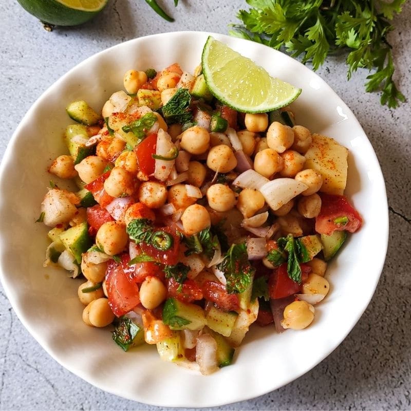 Indian Salad Bowl with Crunchy Chickpeas