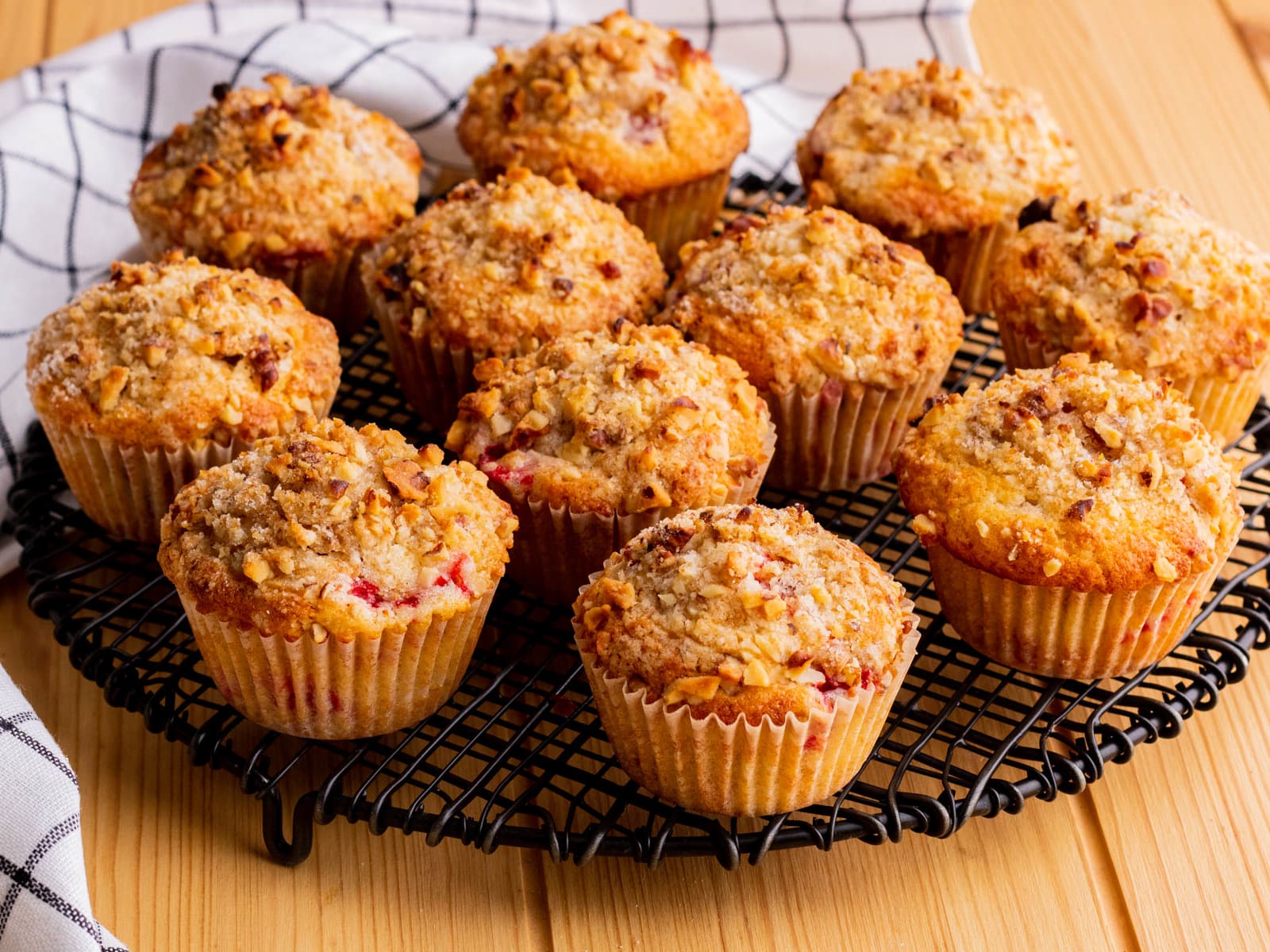 muffinさま専用 Chef Pierre Large Cheese Streusel Muffin -- 48 per case.