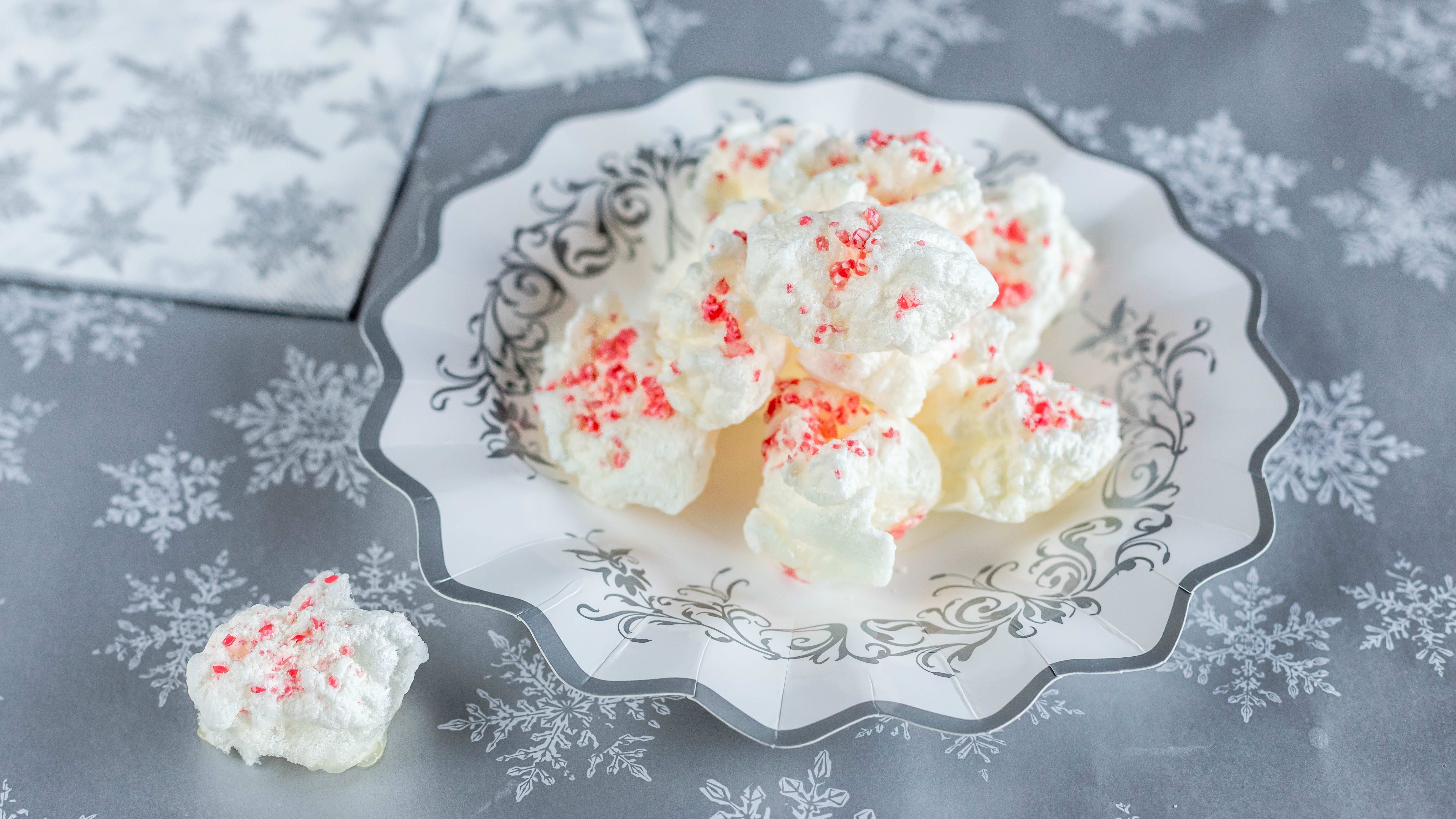 Peppermint Hot Chocolate Stirrers (Sugar-Free, Keto) - Low Carb Yum