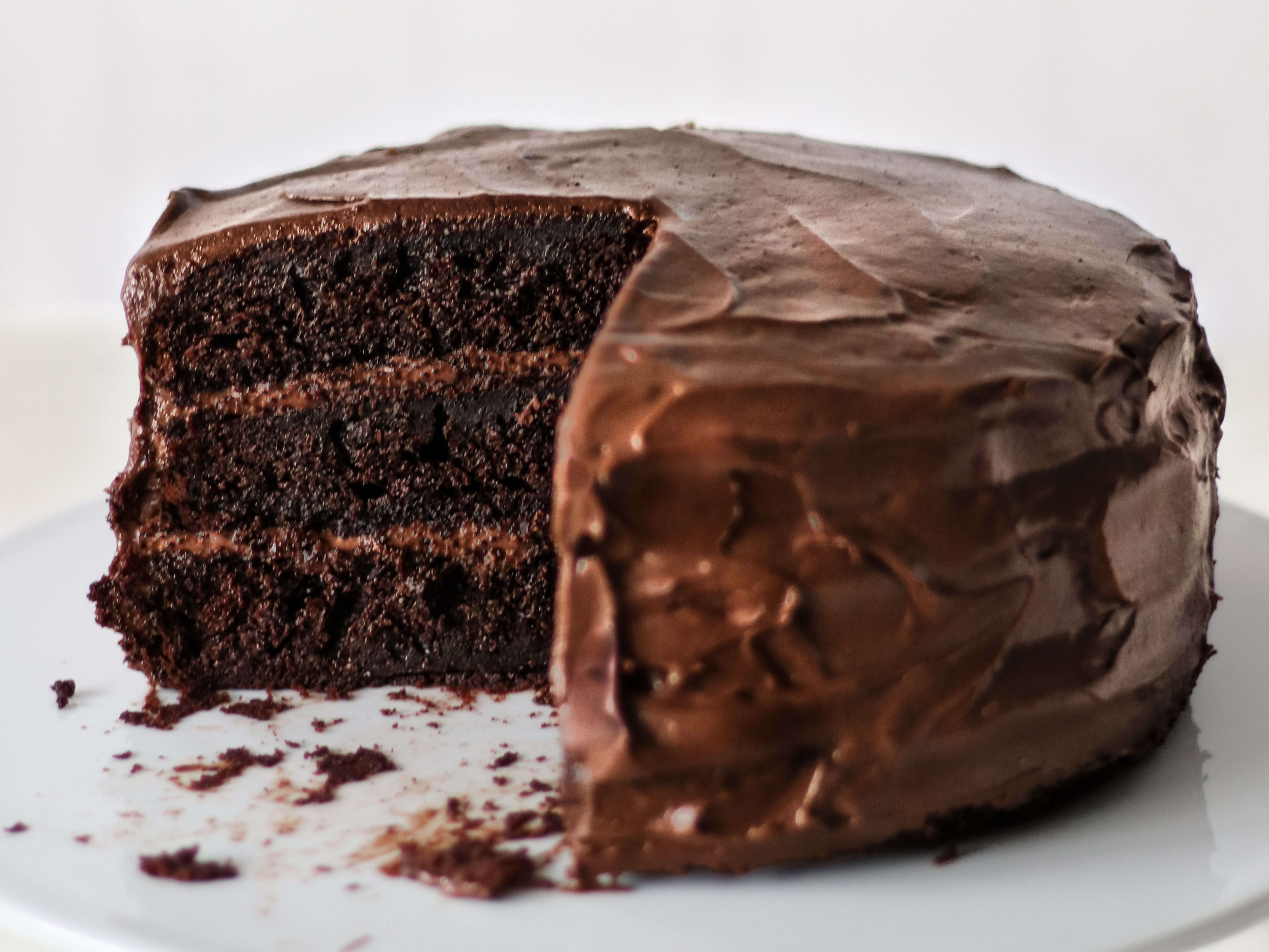 Low calorie chocolate cake with apricot filling – Rawsome Patisserie