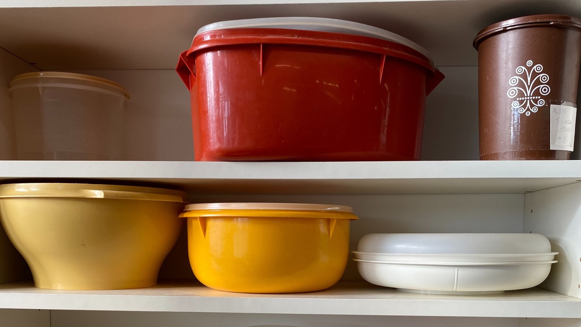 Here's the Meaning of Those Weird Symbols on Your Tupperware