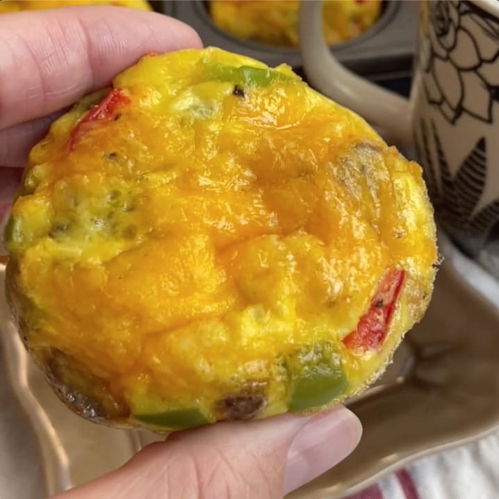 Nostalgia MyMini Personal Breakfast Bites, Perfect for Eggs, Omelets Muffins,  Sandwiches, Desserts, Keto, Healthy Snack Size & Paleo, Portion Control  Cook 4 Mini Pieces at A Time, Yellow Egg Bite Maker