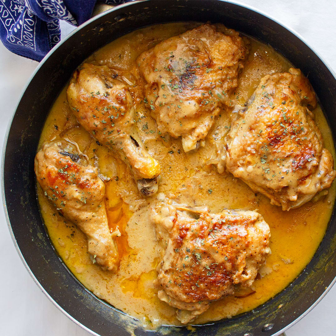 Smothered Chicken and Gravy {Comfort Food - VIDEO} - Key To My Lime