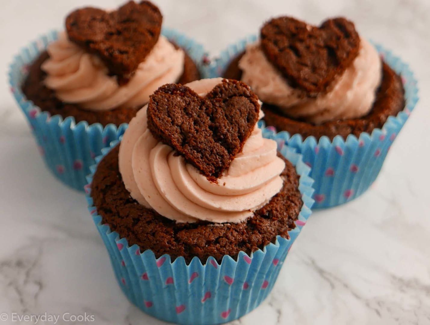 3 hearts cupcake – Mister Baker